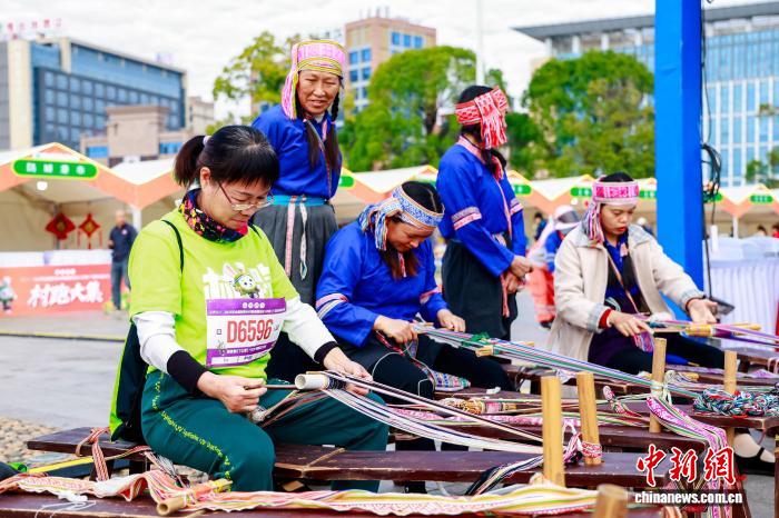 2025全国“村跑”在广西富川圆满收官，3889名村跑