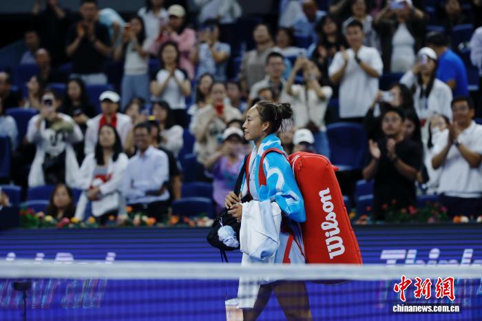 暂别并非终点：郑钦文因手肘伤退赛无缘中网十