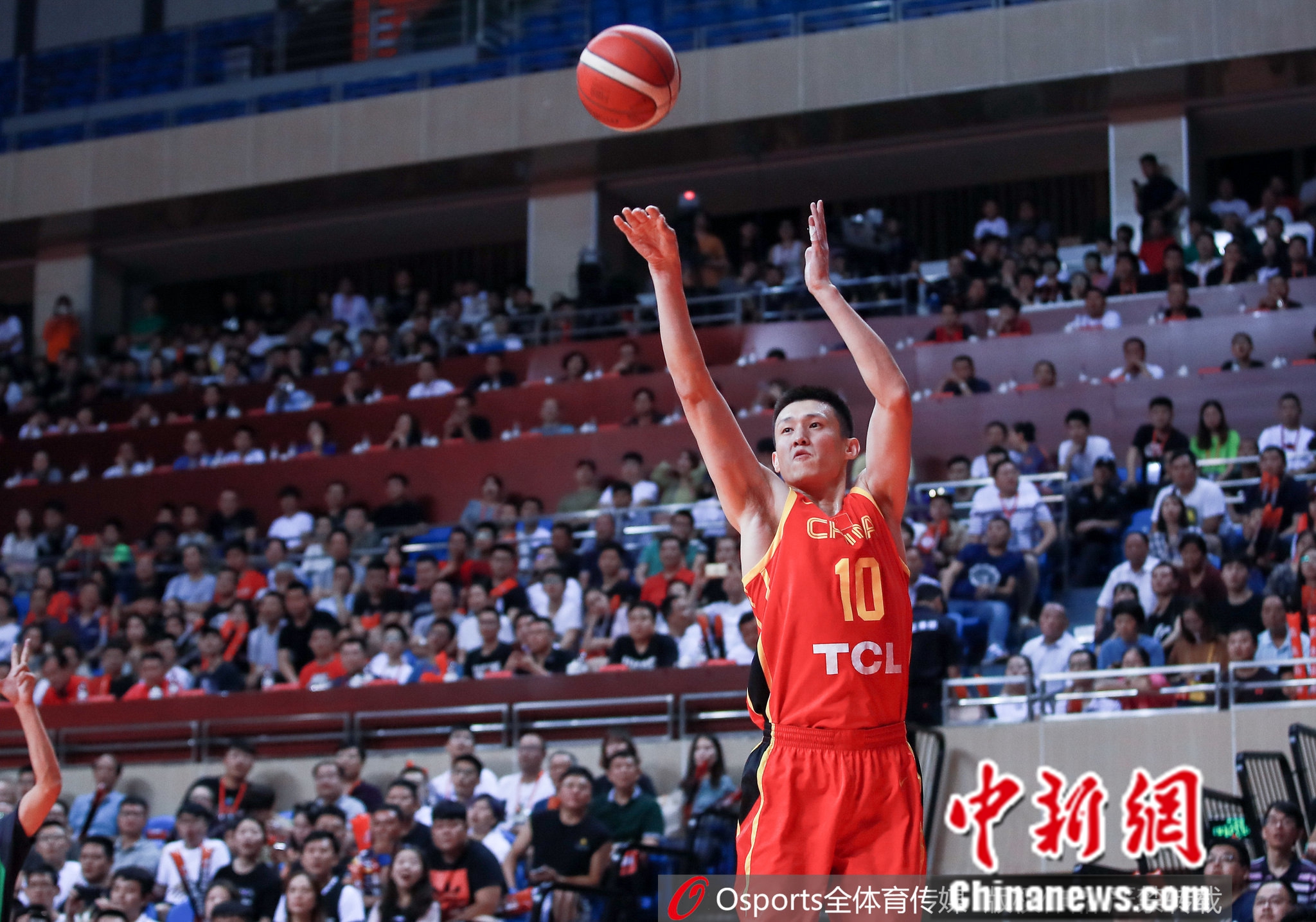 中国男篮亚洲杯折戟黎巴嫩 周鹏：逆境中展现坚