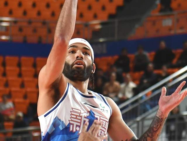 新疆男篮惨败宁波外援集体低迷成败关键