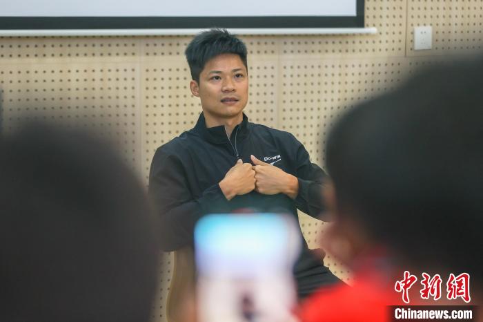 苏炳添现身南昌训练营分享突破自我的故事 展望