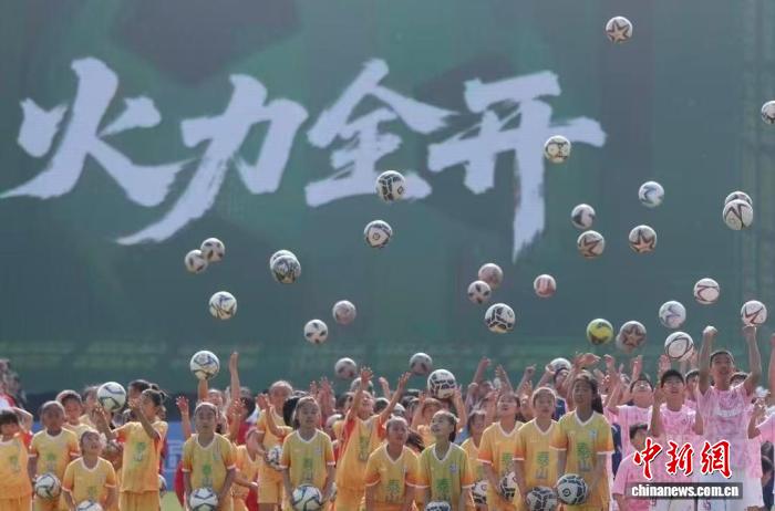 南京校园足球改革打造苏超样本：破解12岁退役现