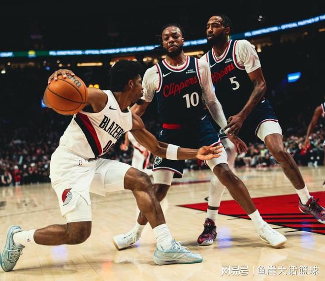 开拓者力克快船夏普复出助球队大胜，伦纳德创