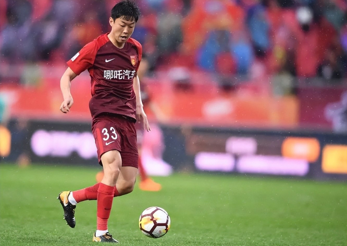 山东鲁能双将状态起伏引热议 崔康熙慧眼激活高